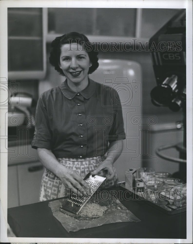 1950 Press Photo Maggie Young on "Homemakers Exchange" - Historic Images