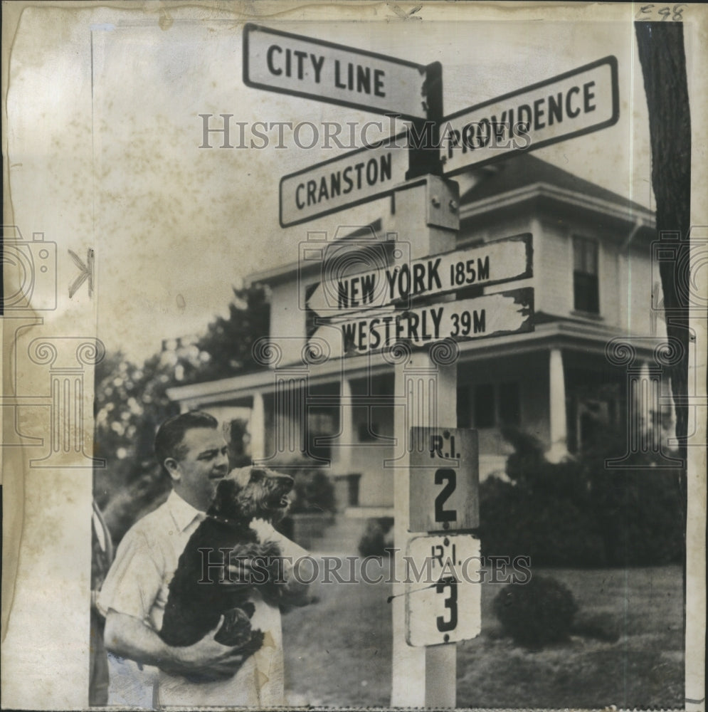 1950 Press Photo Dog Officer William Garvin with his Welsch terrier. - Historic Images