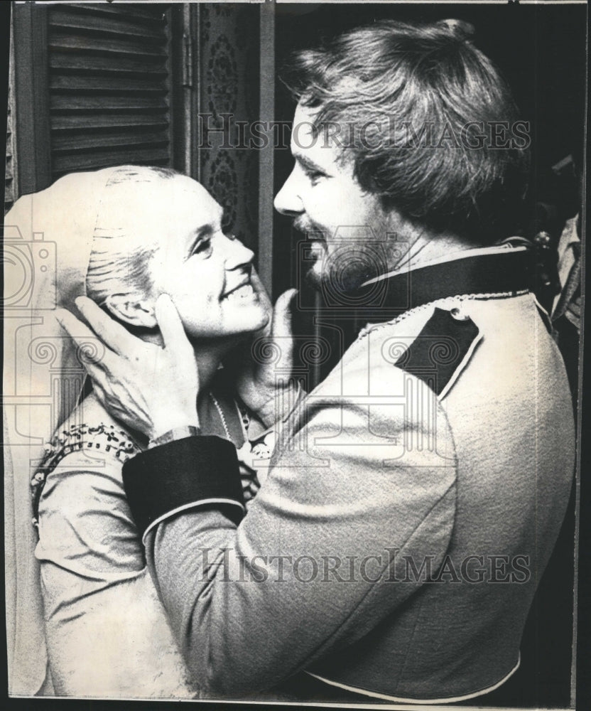 1971 Singer John Gary Marries Lee Wilson - Historic Images