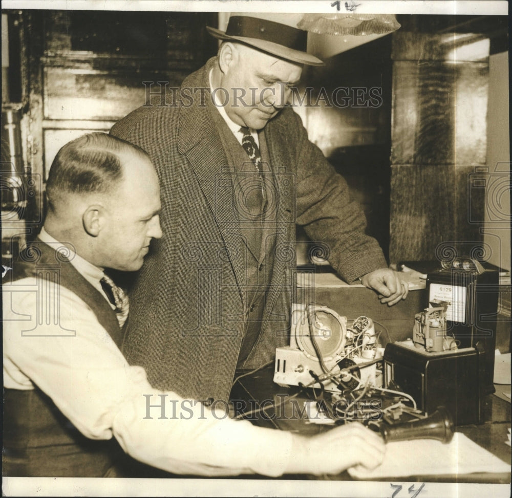 1937 Press Photo Ovila J Le Gasse Calvin E Long Haverhill Police Night Robberies - Historic Images