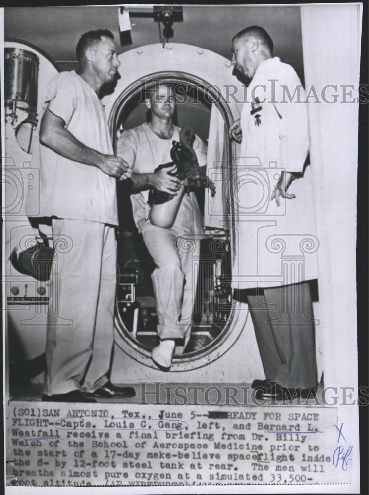 1961 Press Photo Capt. Louis Gang and Capt. Bernard Westfall and Dr. Billy Welch - Historic Images