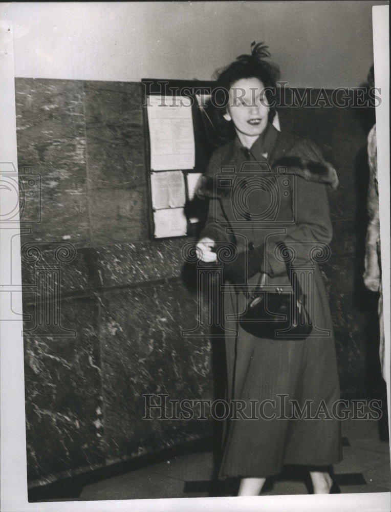 1952 Press Photo Mary Horsman of Dorchester in noncontested case against Velmore - Historic Images