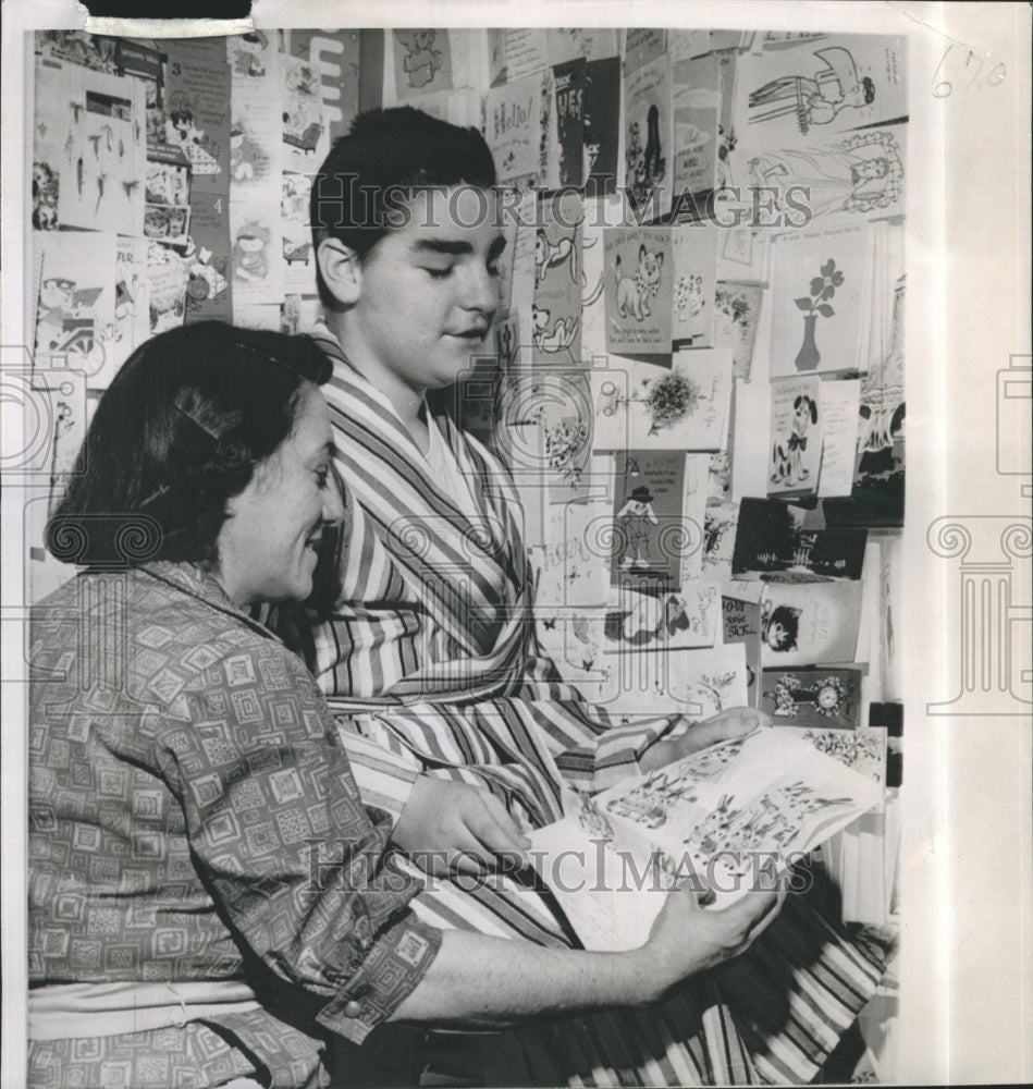 1958 Press Photo 13-year-old Phillip Horwitz and his mother Mrs. Mildred Horwitz - Historic Images