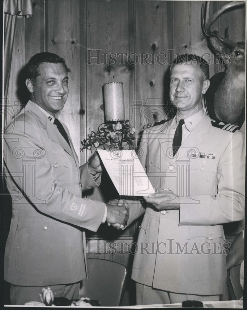1963 Press Photo Commander Mike Horwitz and E. H. Burt, Jr. - Historic Images