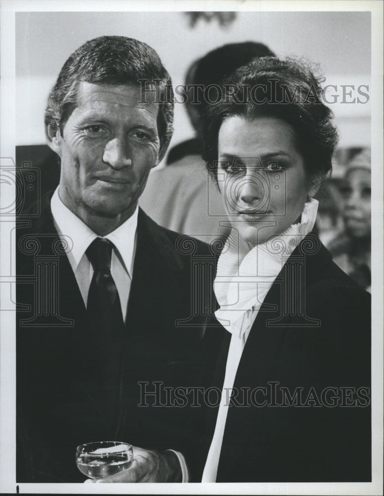 1982 Press Photo Veronica Hamel and Michael Irving in the &quot;Blood Money&quot; episode - Historic Images