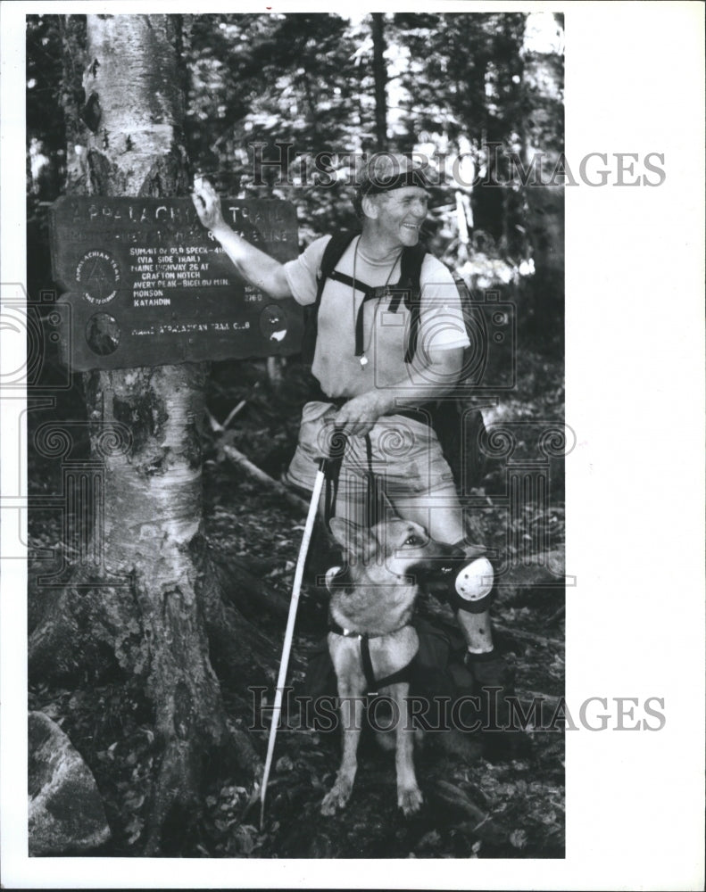 1990 Press Photo Bill Irwin, Blind Hiker, seeing eyedog - Historic Images