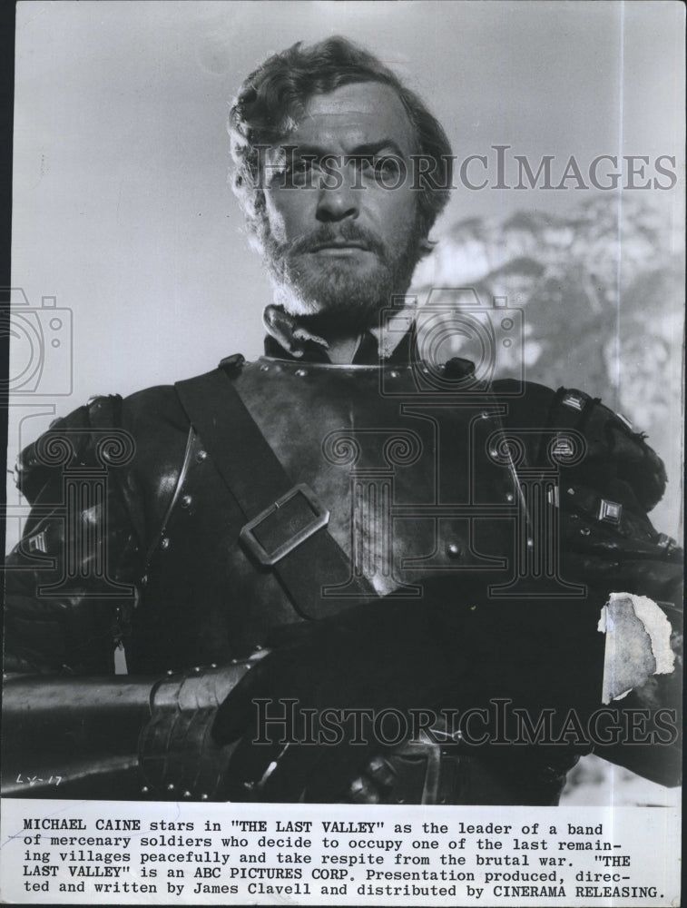 1971 Press Photo Michael Caine The Last Valley Actor - Historic Images