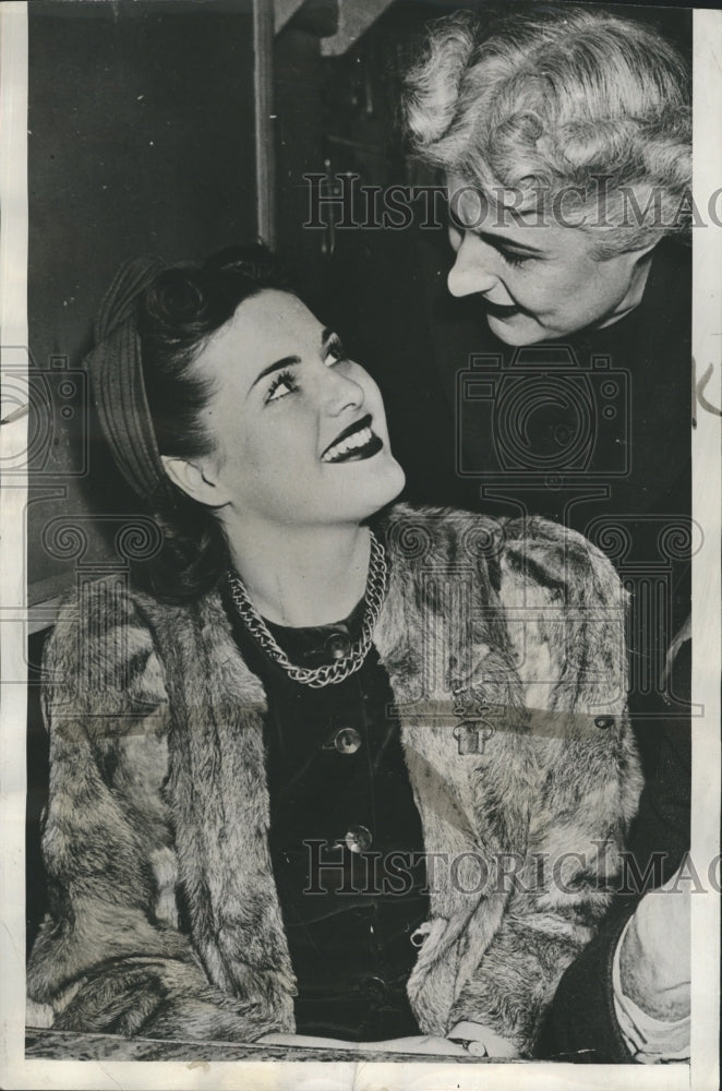 1942 Press Photo Jane McHenry, Girl With Upside-Down Stomach - Historic Images