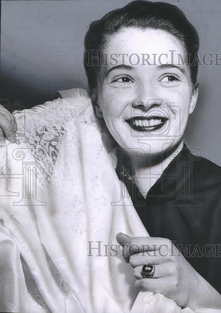 1946 Press Photo Myrtle Boyce Admires Her Wedding Dress - Historic Images