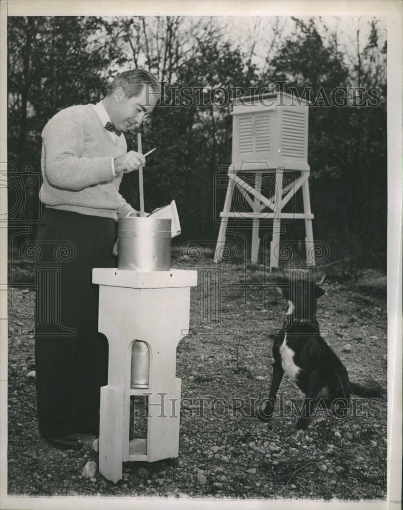 1953 Press Photo John Wallace, Local Weatherman - Historic Images