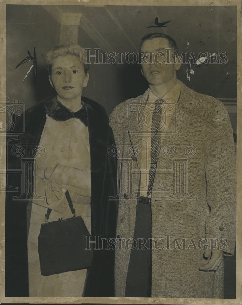 1958 Press Photo Mrs. Judith Bellissimo &amp; Husband William After Jury Handed Case - Historic Images