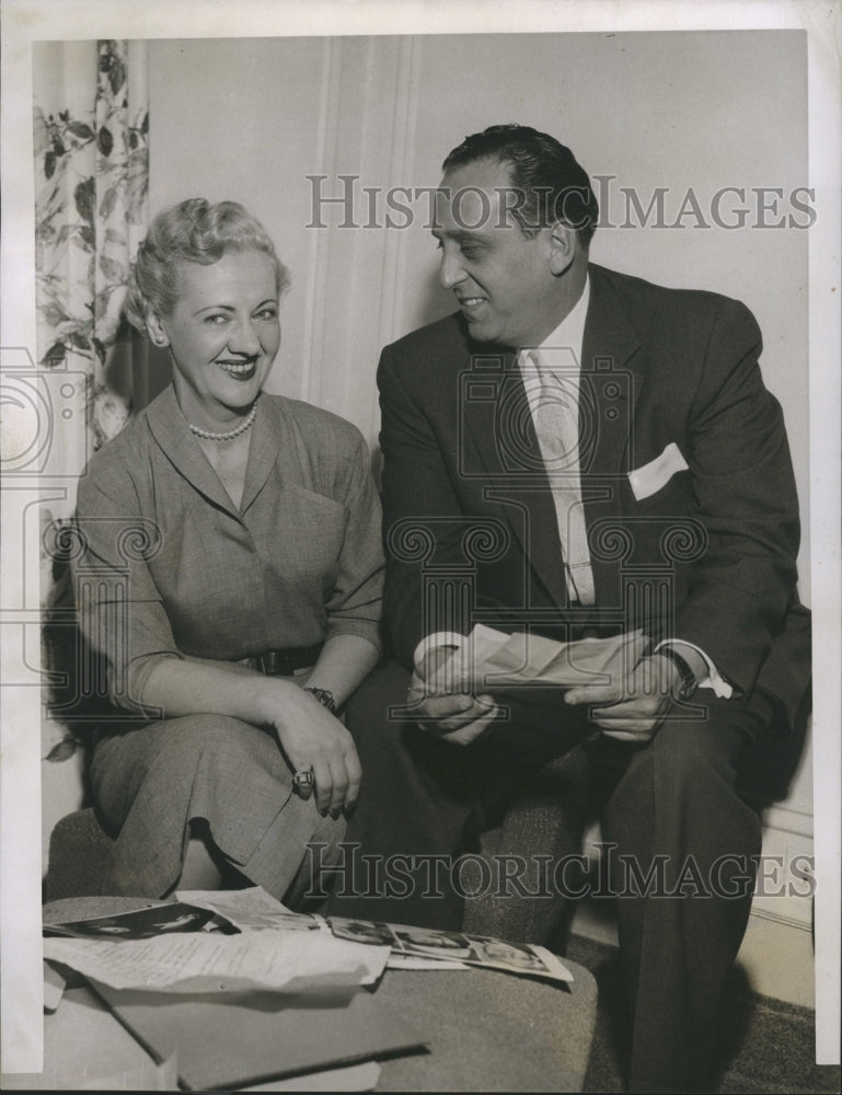 1956 Press Photo Elliott E. Belson &amp; Wife Dorothy Claims He Found Jack Clifford - Historic Images