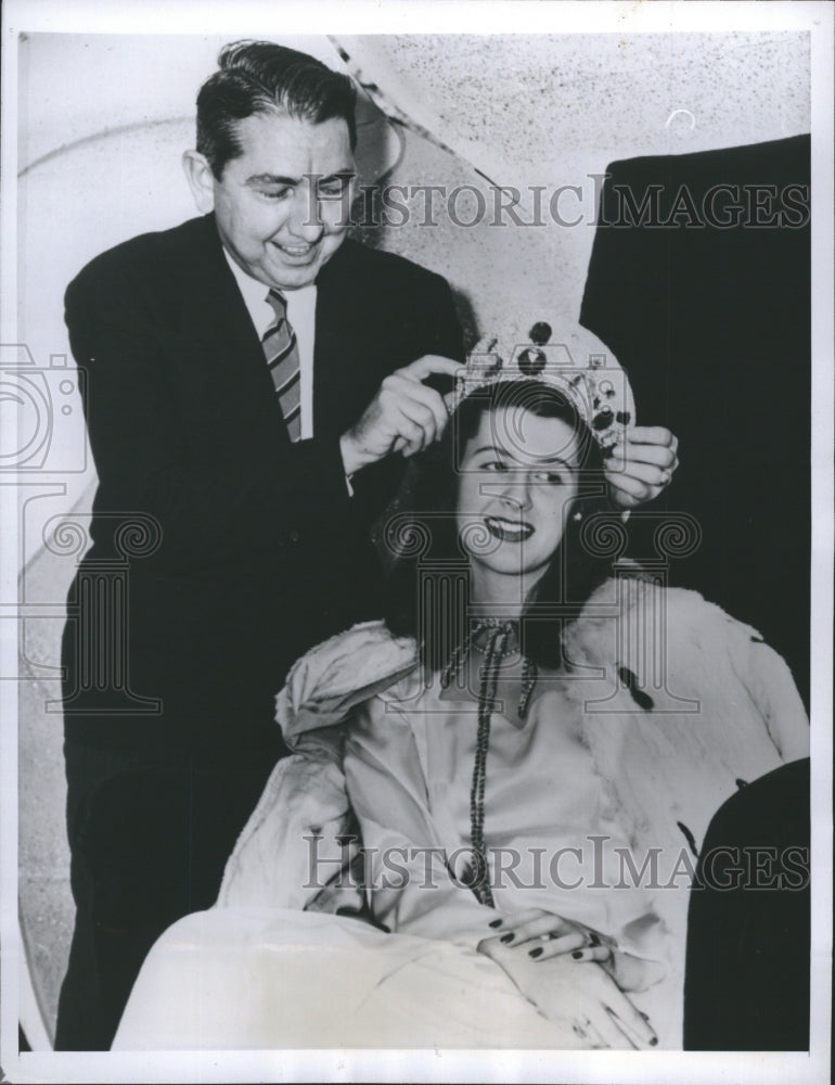 1947 Press Photo Nancy Anderson being crowned Queen of cherry blossom Festival - Historic Images