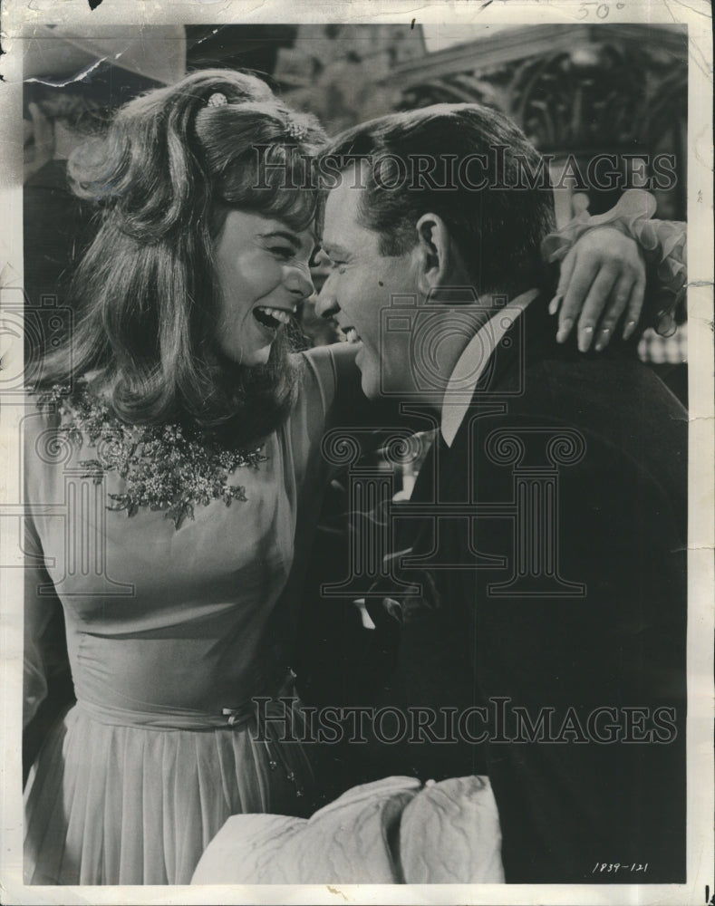 1966 Press Photo Actress Ann Margret and Richard Crenna in Made in Paris - Historic Images