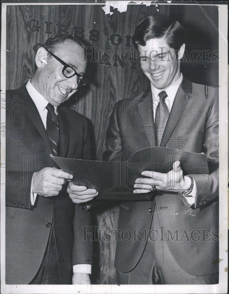 1969 Press Photo Red Sox Mike Andrews and Henry Gibbs - Historic Images