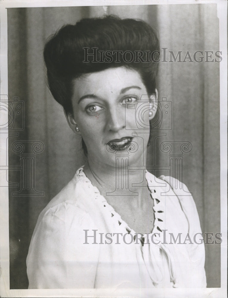 1944 Press Photo Stage Radio Vocalist Actress Debbie DeBye - Historic Images