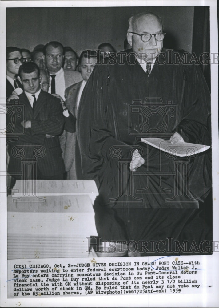 1959 Press Photo Judge Walter La Buy Decision Du Pont General Motors Case - Historic Images