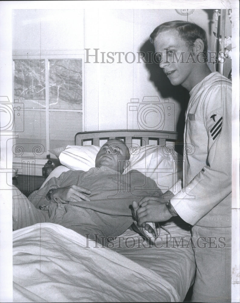 1971 Press Photo Sgt. Tadeusz Orlowski and Curt Hiller - Historic Images