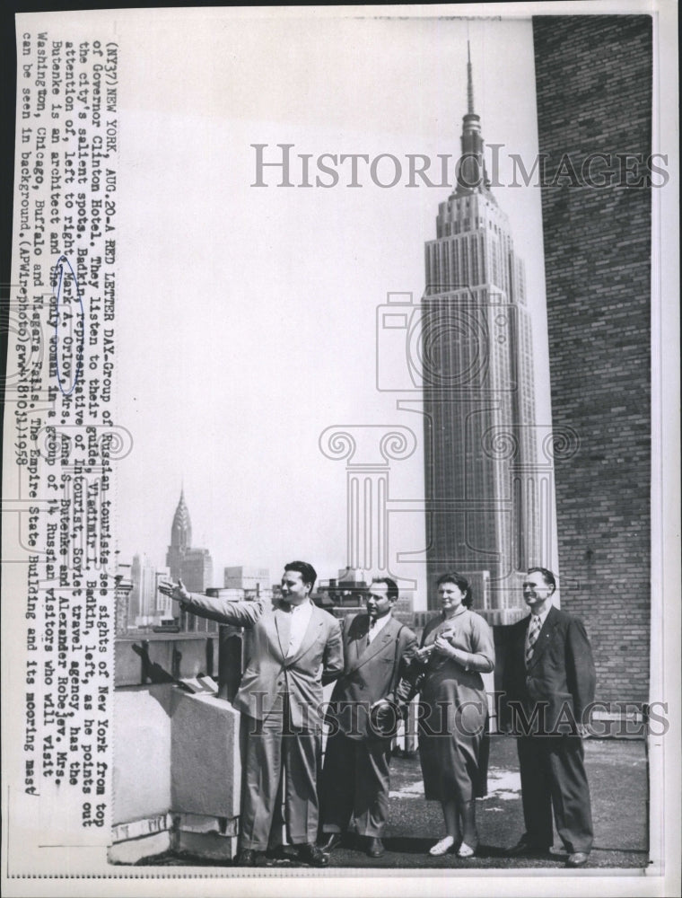 1958 Press Photo Group of Russian tourist at New York Top of Gov.Clinton Hotel. - Historic Images