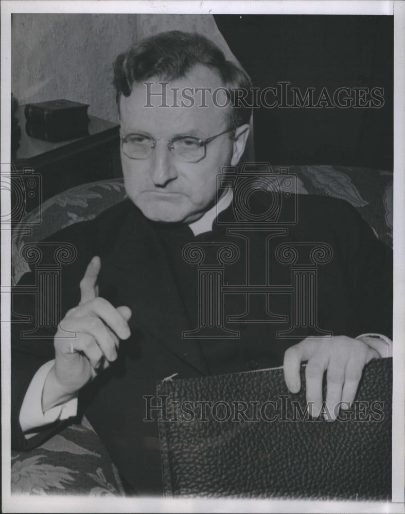 1944 Press Photo Rev. Stanislaus Orlemanski at home during a press conference - Historic Images