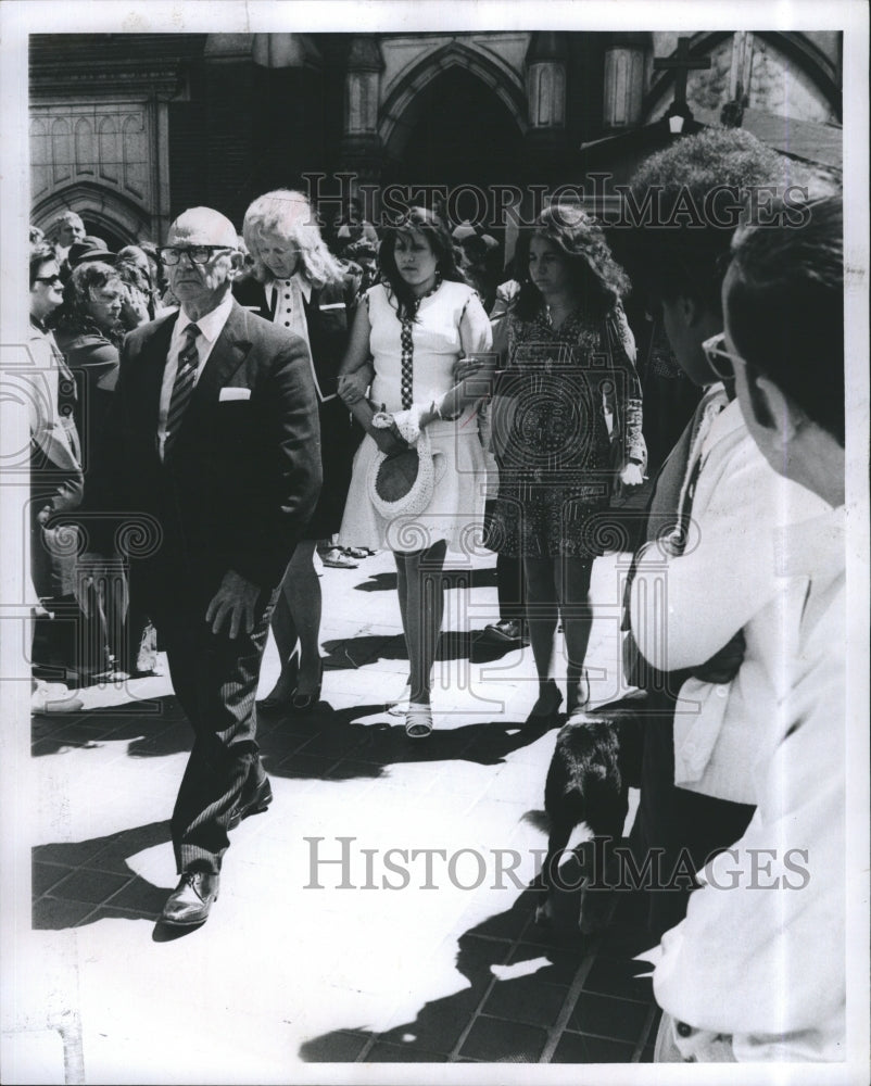 1973 Press Photo Theresa O&#39; Leary at Family&#39;s Funeral - Historic Images