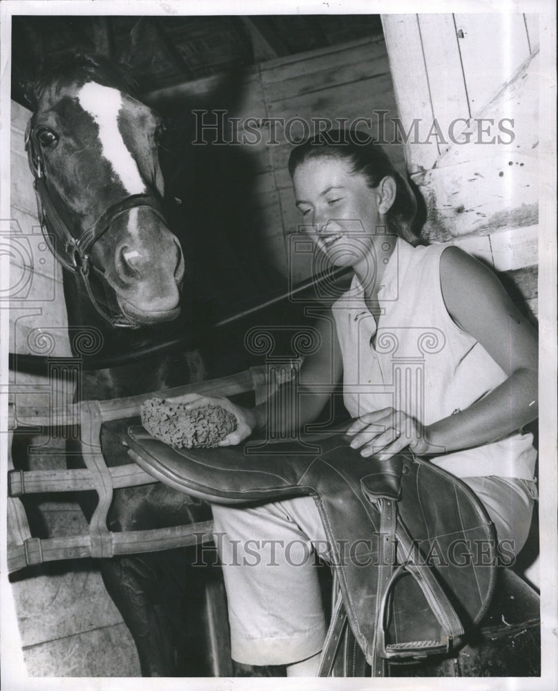 1958 Press Photo Mary Jane Orr, Horse, Tack - Historic Images