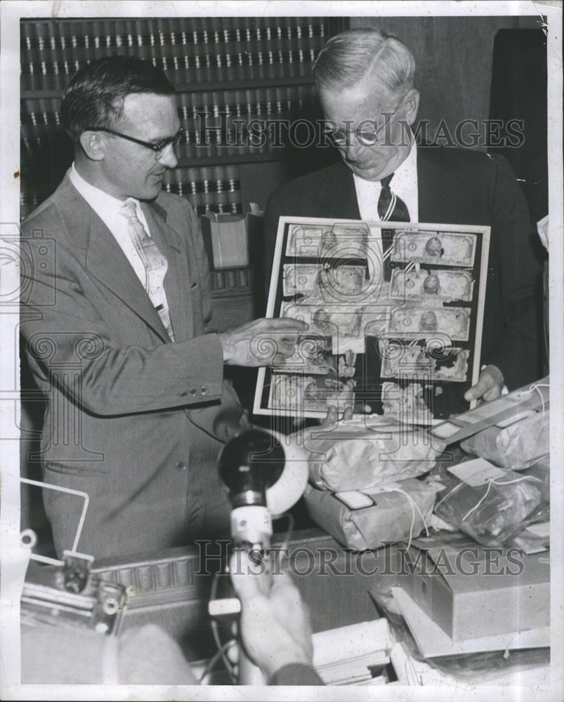 1956 Press Photo Court Clerks hold a Mutilated $1000 bills. - Historic Images