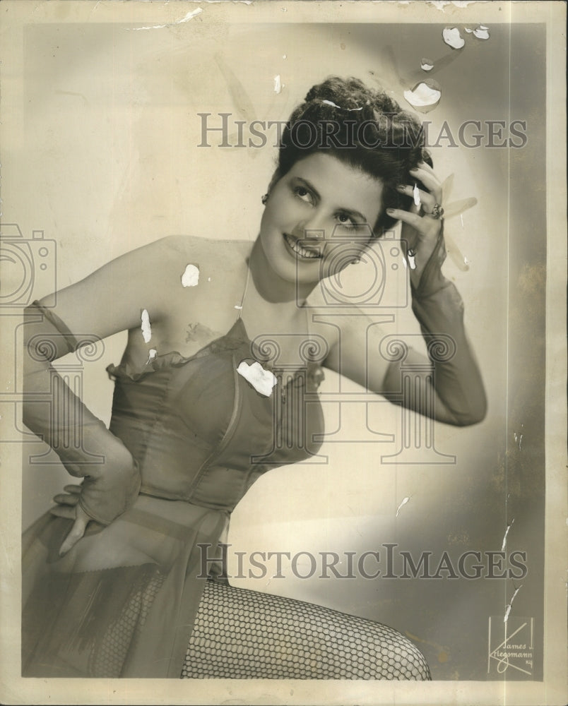 1946 Press Photo Singer Erna Busa - Historic Images