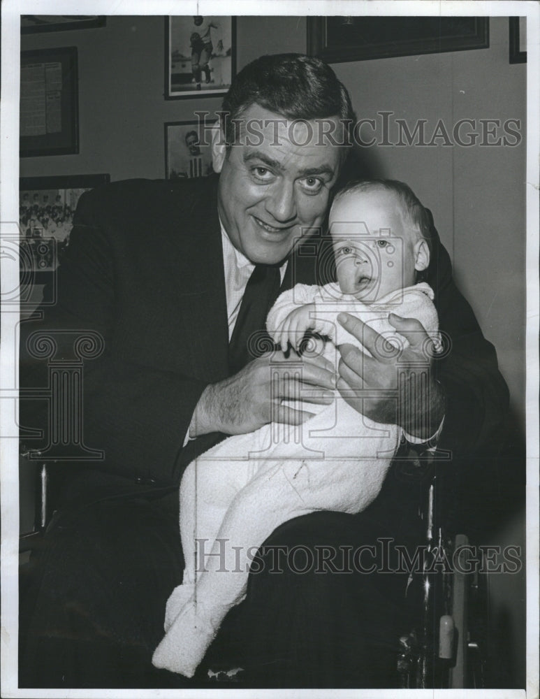 1968 Press Photo Actor Raymond Burr Baby TV Show Ironside - Historic Images
