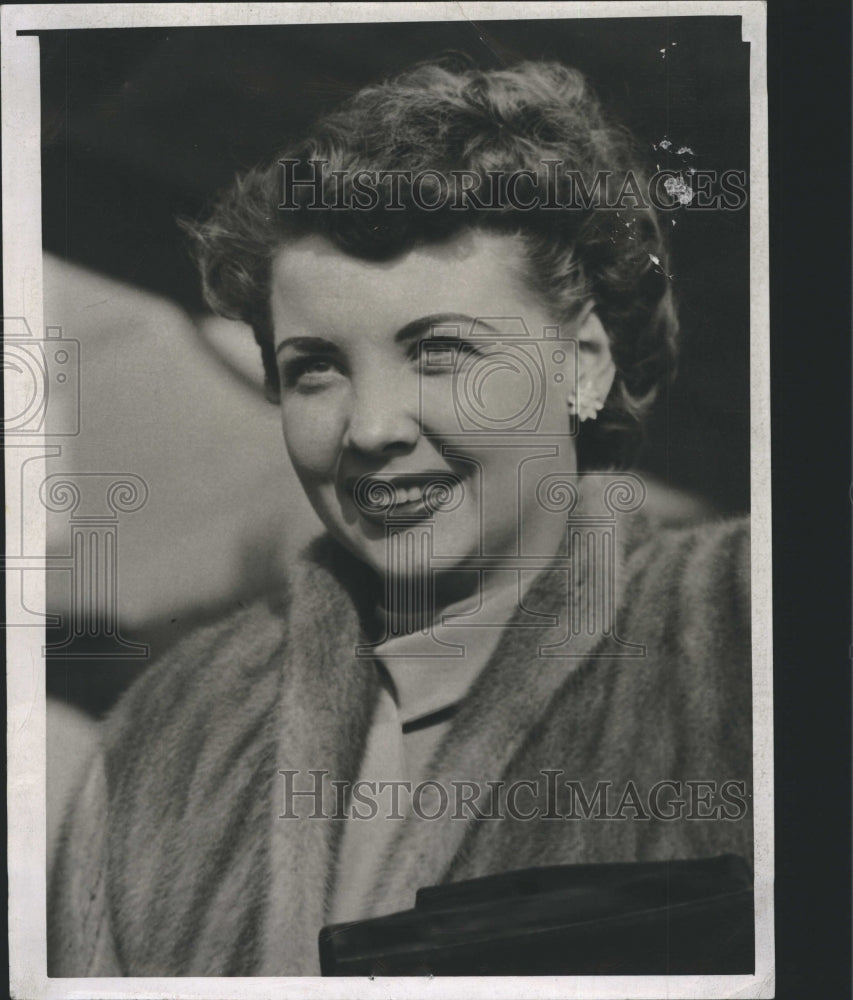 1948 Press Photo Jean Barton Bride to be Arriving in Boston - Historic Images