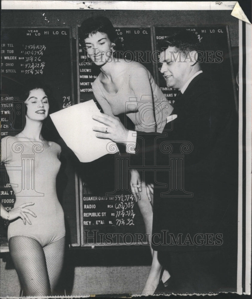 1959 Press Photo Restaurant Operator Walter, Natona Hall and Nancy Chrislip - Historic Images