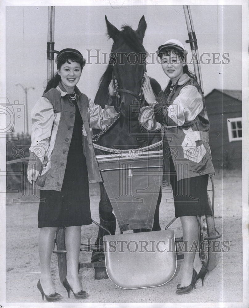 1960 Press Photo Actresses and Models the Chin Twins, Cleo and Carol - Historic Images