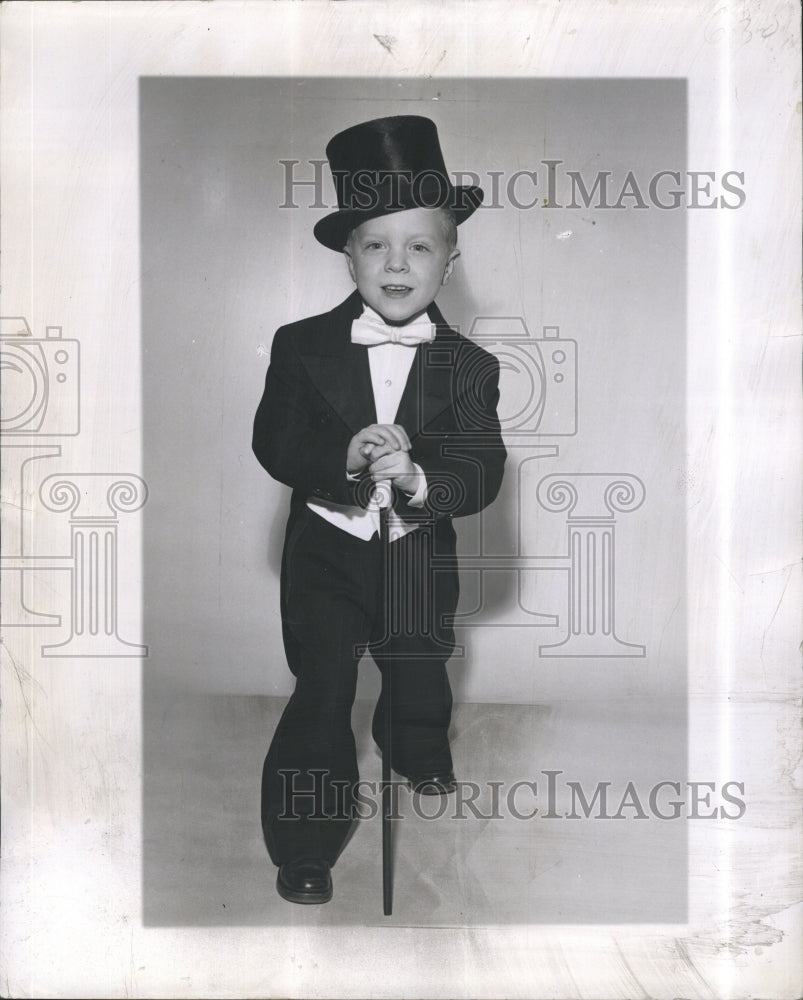 1958 Press Photo Paul O&#39;Keefe, Mr. Sweep, Dungaree Doll - Historic Images