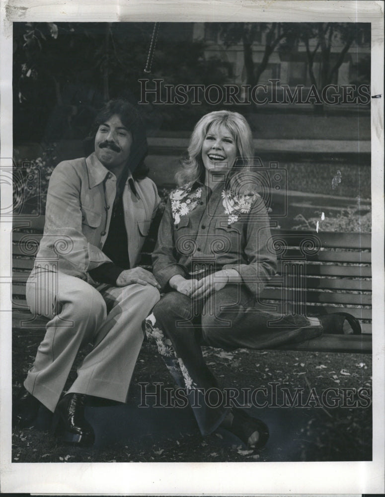 1975 Press Photo Tony Orlando And Loretta Swit In Tony Orlando And Dawn - Historic Images