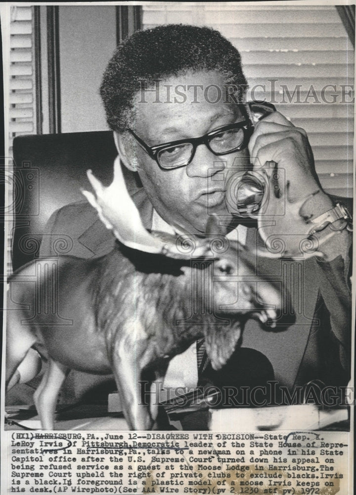 1972 Press Photo Philadelphia Rep. K. Leroy Irvis Speaks to Newsmen - Historic Images