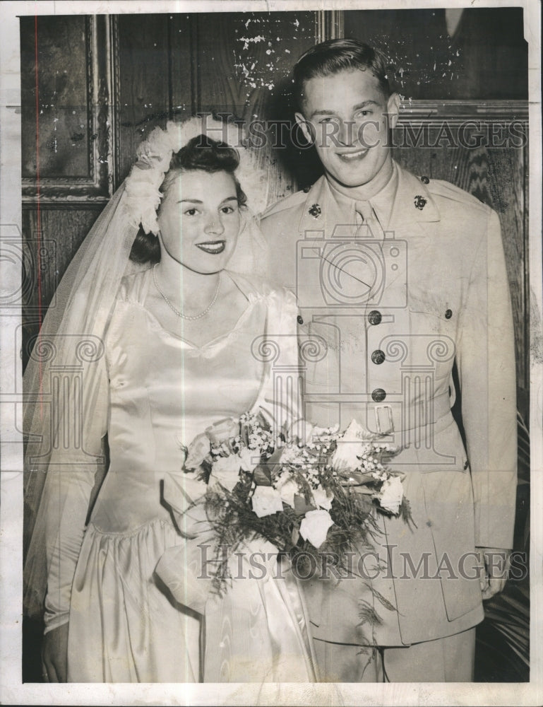 1945 Press Photo Pvt Mary Louise Bennett,USMC,bride of Lt Floyd S Wilson - Historic Images