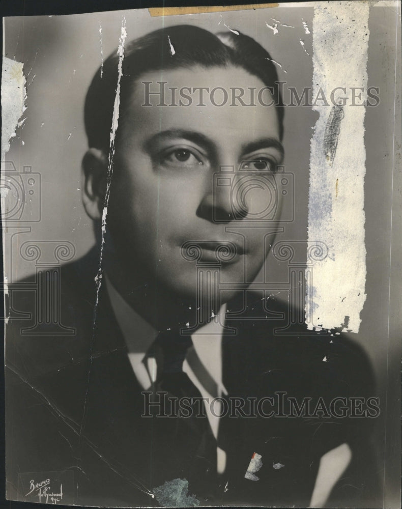 1957 Press Photo Movie Columnist Earl Wilson - Historic Images