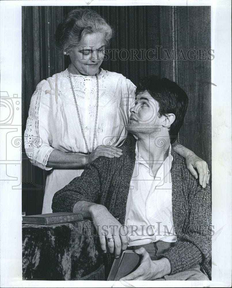 1973 Eleanor Wilson with Richard Blackburn,actors - Historic Images