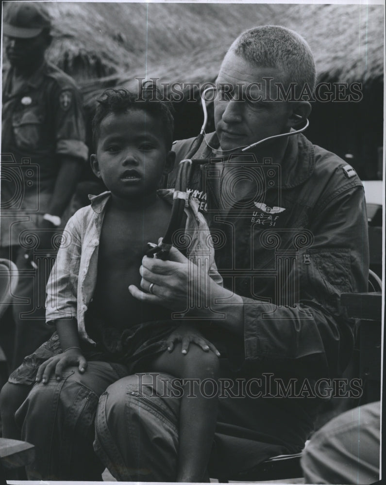 1966 Press Photo Dr. Calvin C. Champman, Berkeley California, Vietnam, - Historic Images