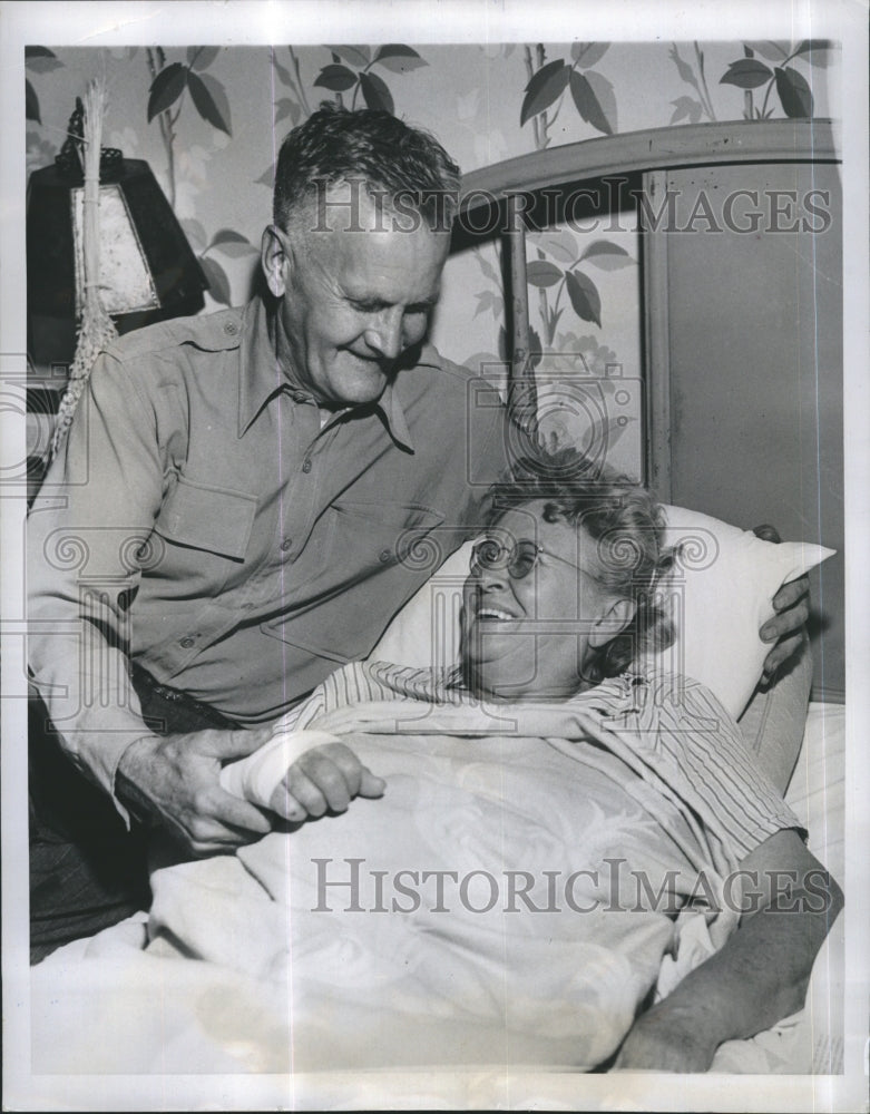 1949 Press Photo Mr &amp; Mrs Hans Hornbostel She Contracted Leprosy While in Japan - Historic Images