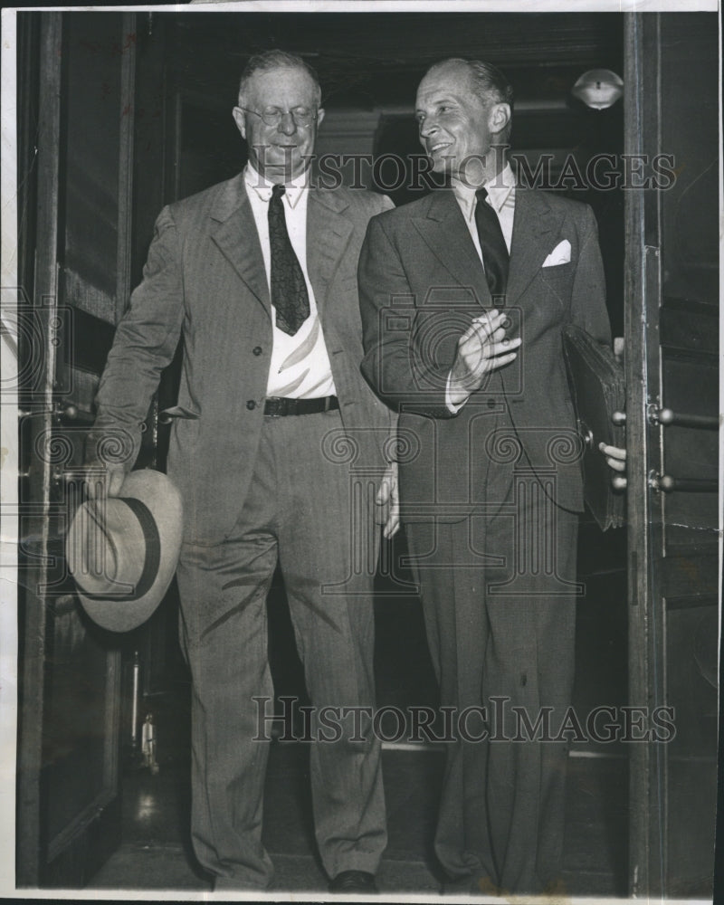 1949 Press Photo Danish Count Haugwitz Reventlow (R), with his Attorney. - Historic Images