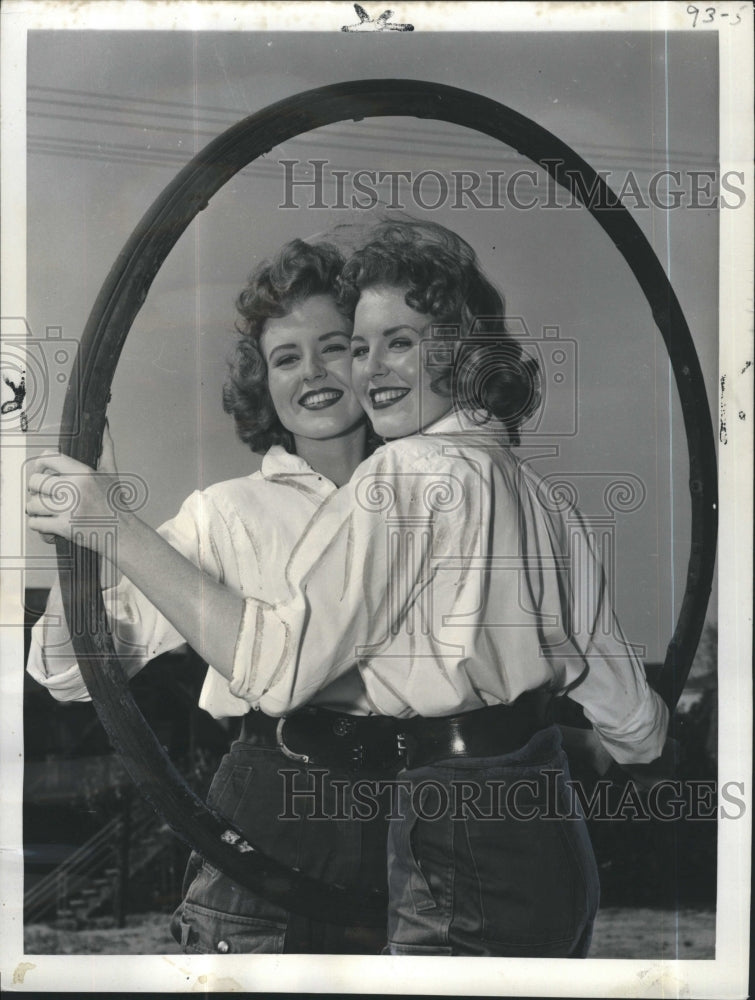 1956 Press Photo Twin Susan and Cary, magazines cover. - Historic Images
