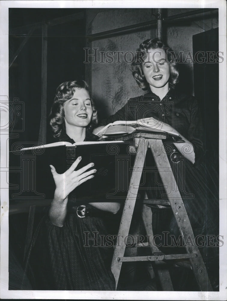 1956 Press Photo Twins Susan and Cary Volkman. - Historic Images