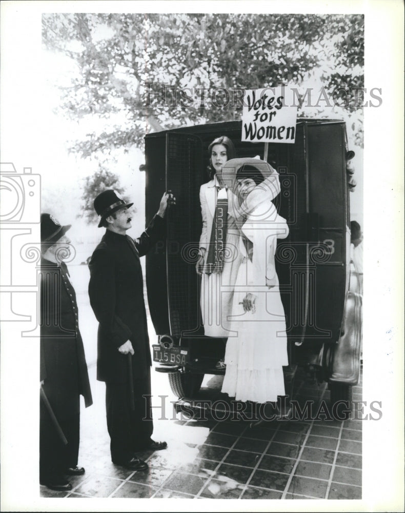 1979 Press Photo Christie Hefner and Gloria Allred at press conference - Historic Images