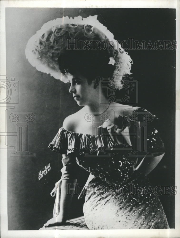 1958 Myrtle Burt - Historic Images