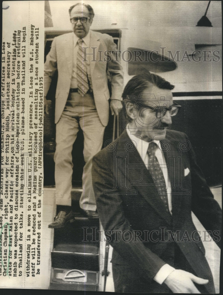 1975 Press Photo Christian Chapman & Secretary Of State For East Asia - Historic Images