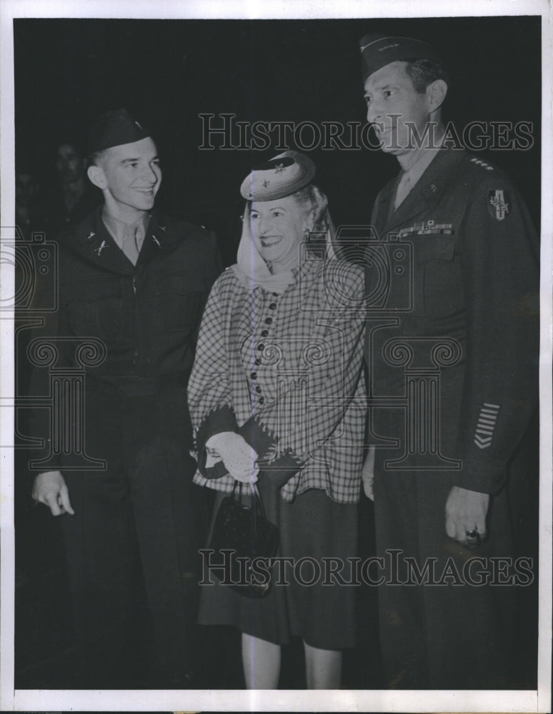 1945 Press Photo General Mark W. Clark, commander of America Air Force in Italy. - Historic Images