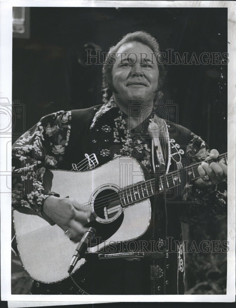 1974 Press Photo Country musician Roy Clark on NBC TV's "Tonight Show" - Historic Images