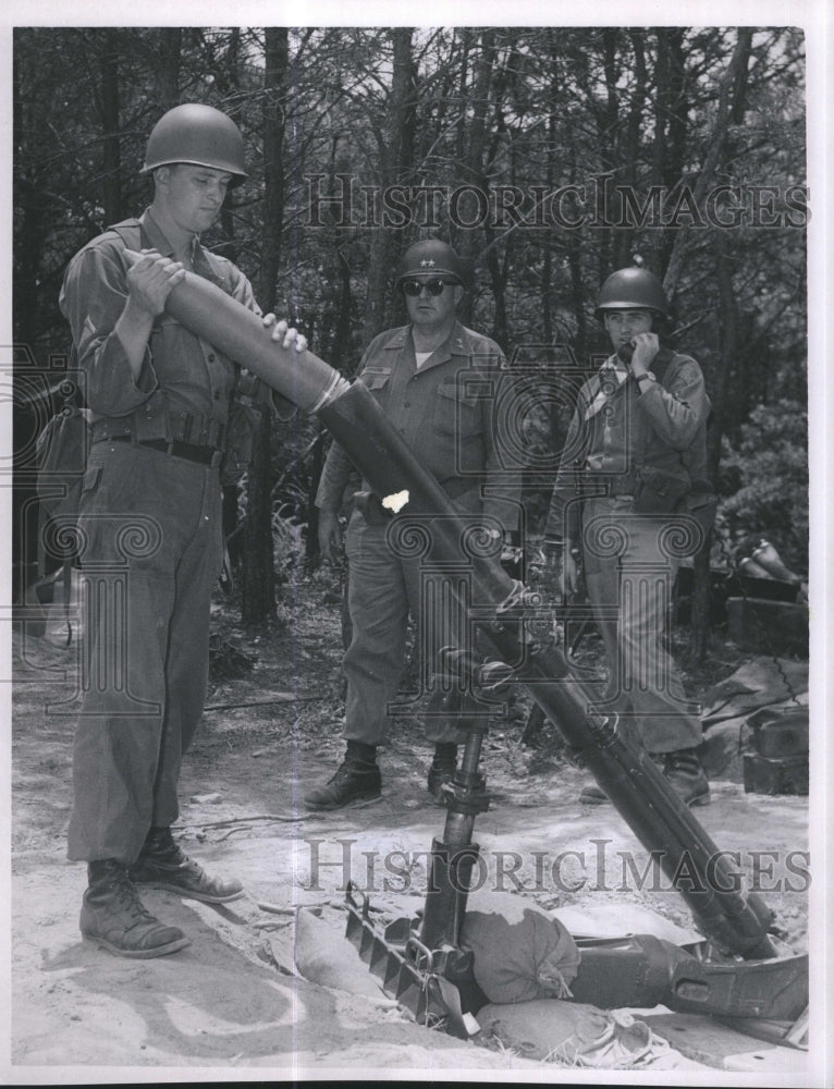 1958 Press Photo Maj General Joseph Ambrose Loading Mortar - Historic Images