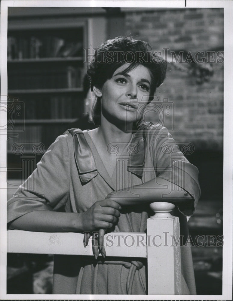 1964 Press Photo Anne Bancroft Stars In Out On The Outskirts Of Town - Historic Images